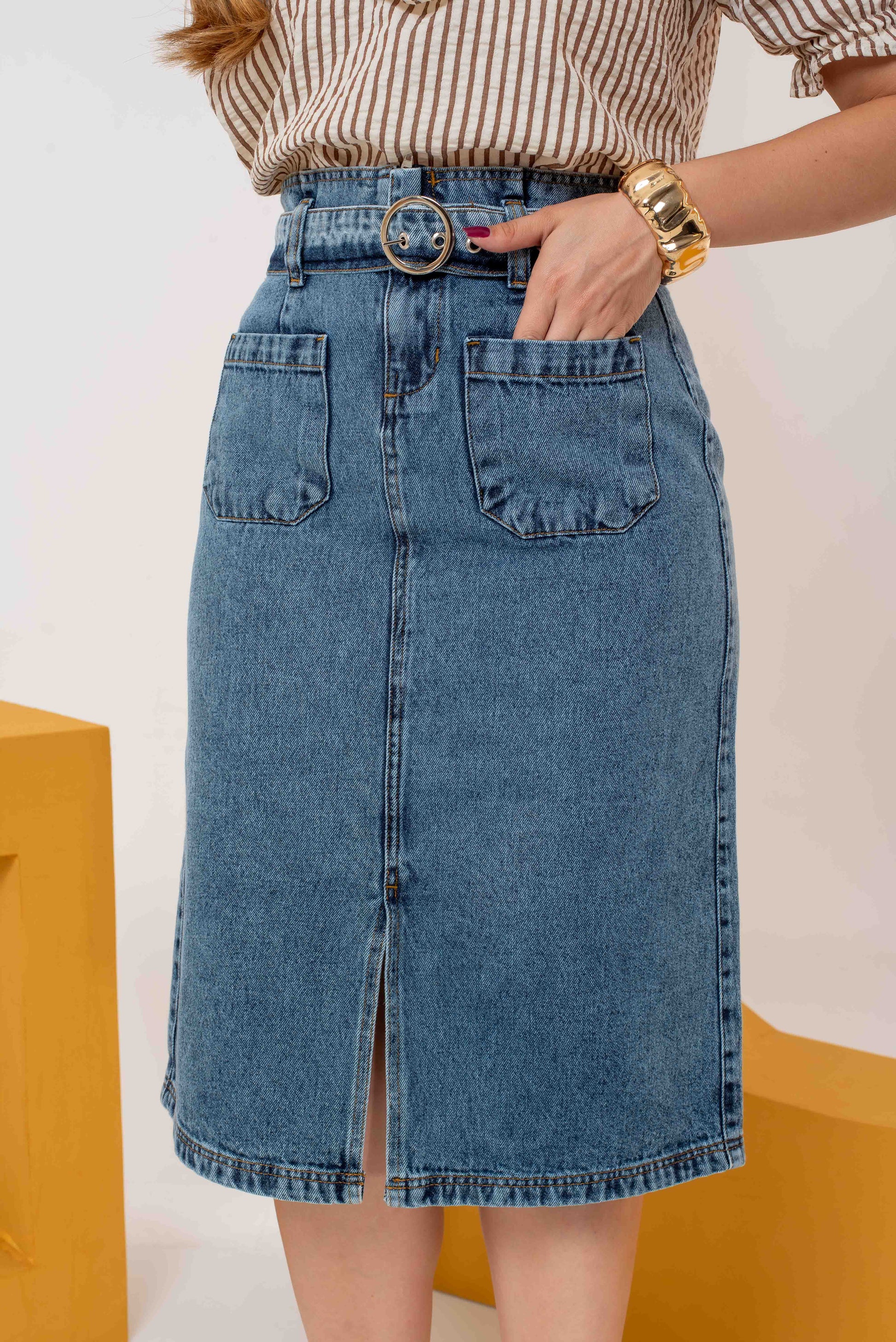 Saia Patrícia Jeans Midi com Cinto – Elegância e Estrutura que Valorizam a Silhueta 