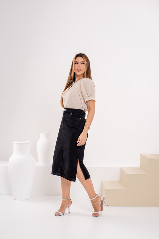 Saia Thaisa Preta – Saia Jeans Midi com Fenda Lateral