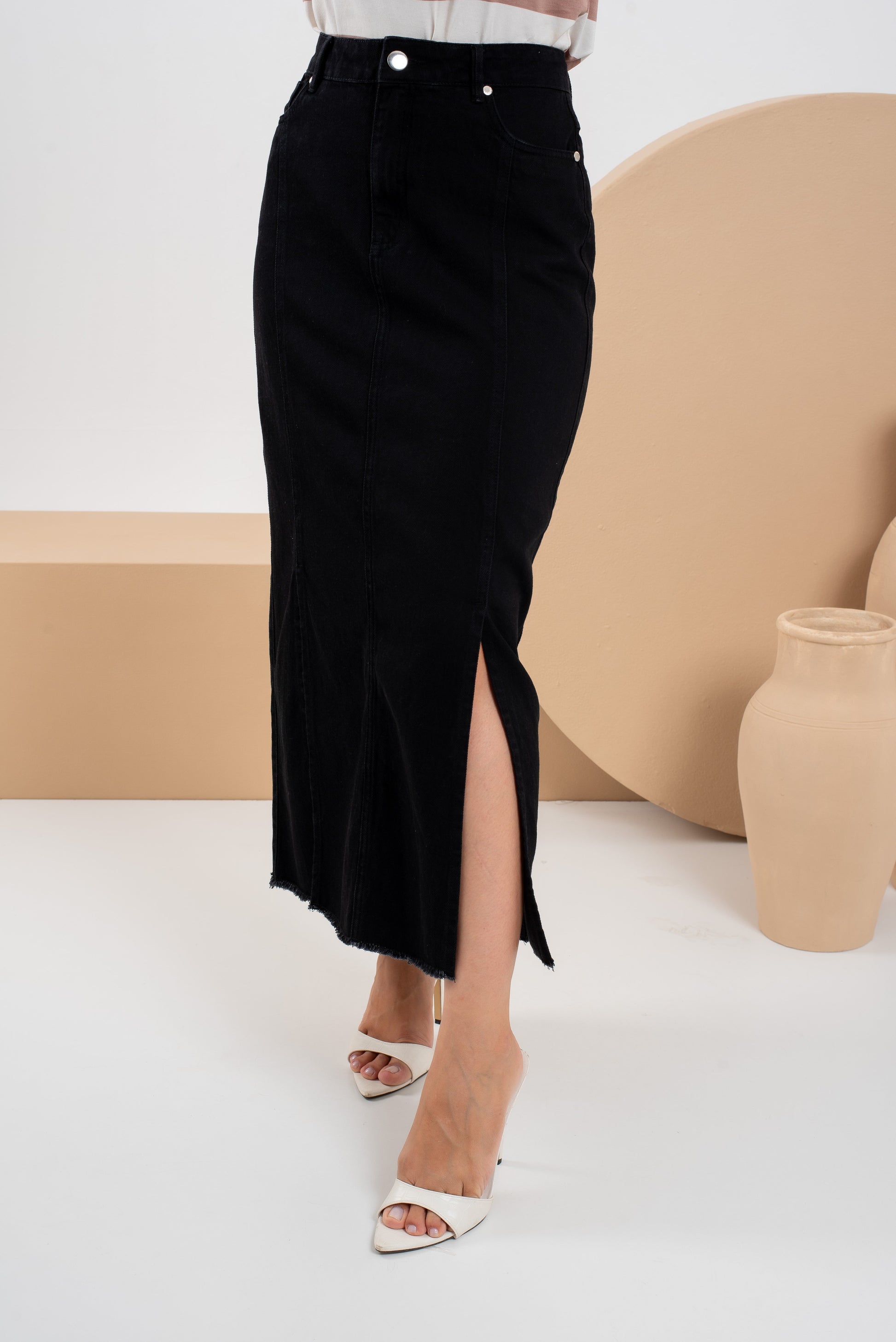 Saia Betule Preta – Saia Jeans Longa com Fenda Frontal 