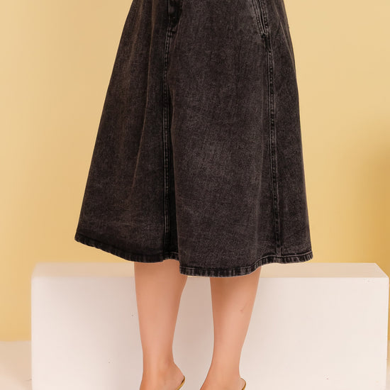 Saia Eliza Preto Stone – Saia Jeans Midi Evasê com Bolsos 