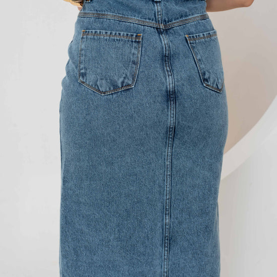 Saia Thaisa Azul Marmorizada – Saia Jeans Midi com Fenda Lateral e Bolsos 