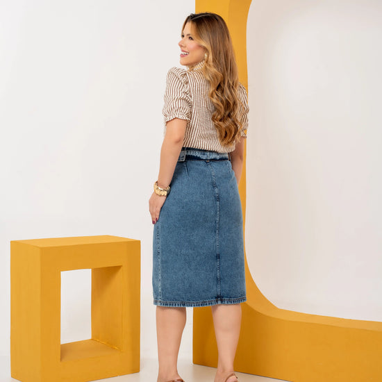 Saia Patrícia Jeans Midi com Cinto – Elegância e Estrutura que Valorizam a Silhueta 