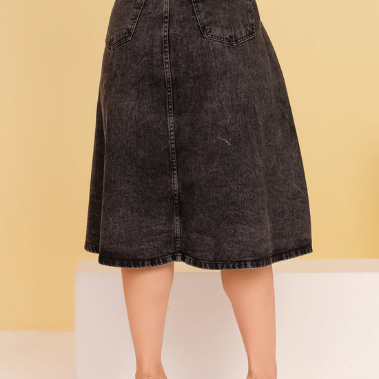 Saia Eliza Preto Stone – Saia Jeans Midi Evasê com Bolsos 