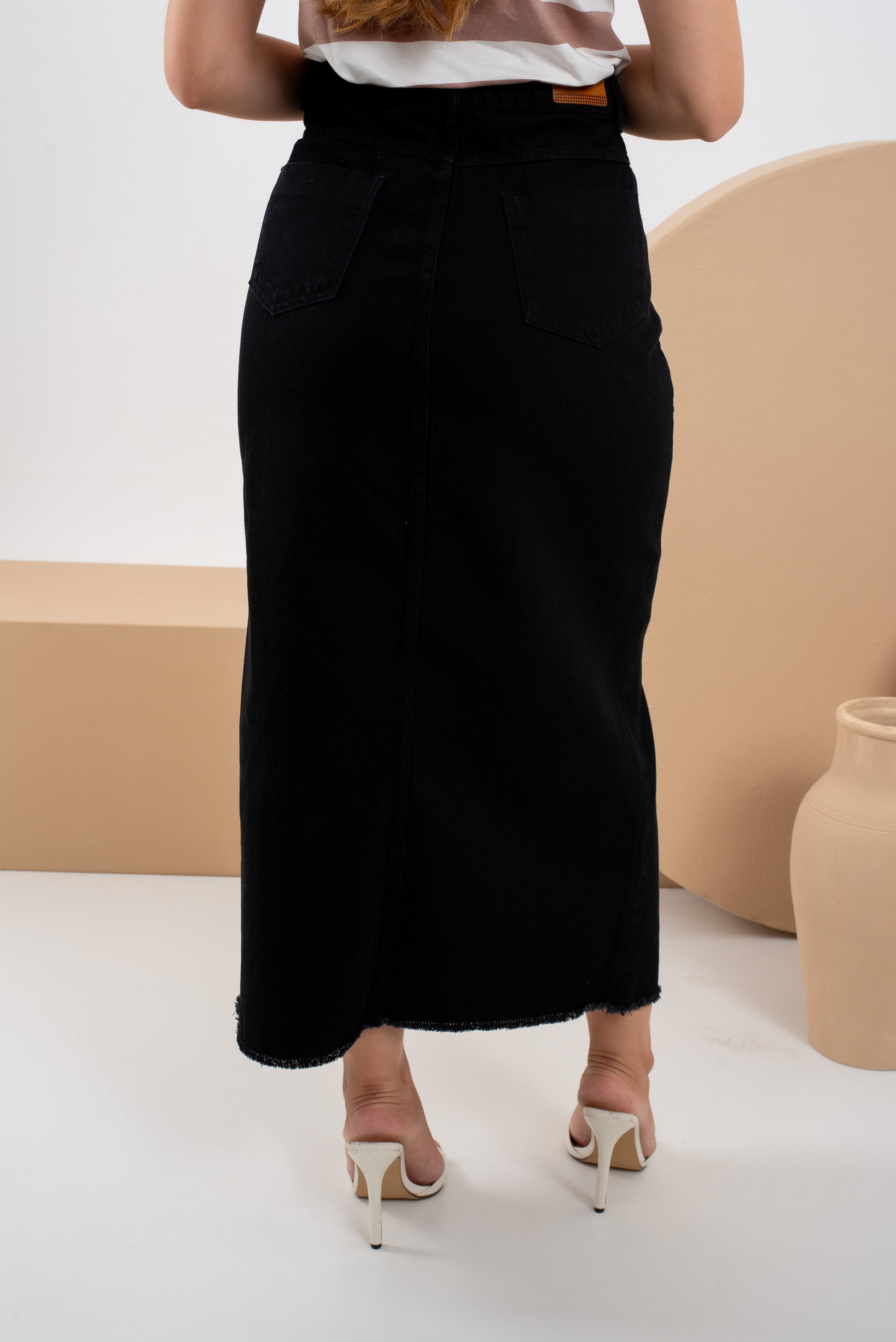 Saia Betule Preta – Saia Jeans Longa com Fenda Frontal 